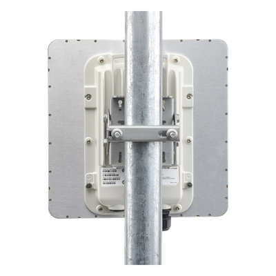 Radio PTP / 1.36 Gbps / 4.9-6.2 GHz / 802.11ac Wave 2 MU-MIMO 4×4 / Antena Integrada 23 dBi / IP66/67